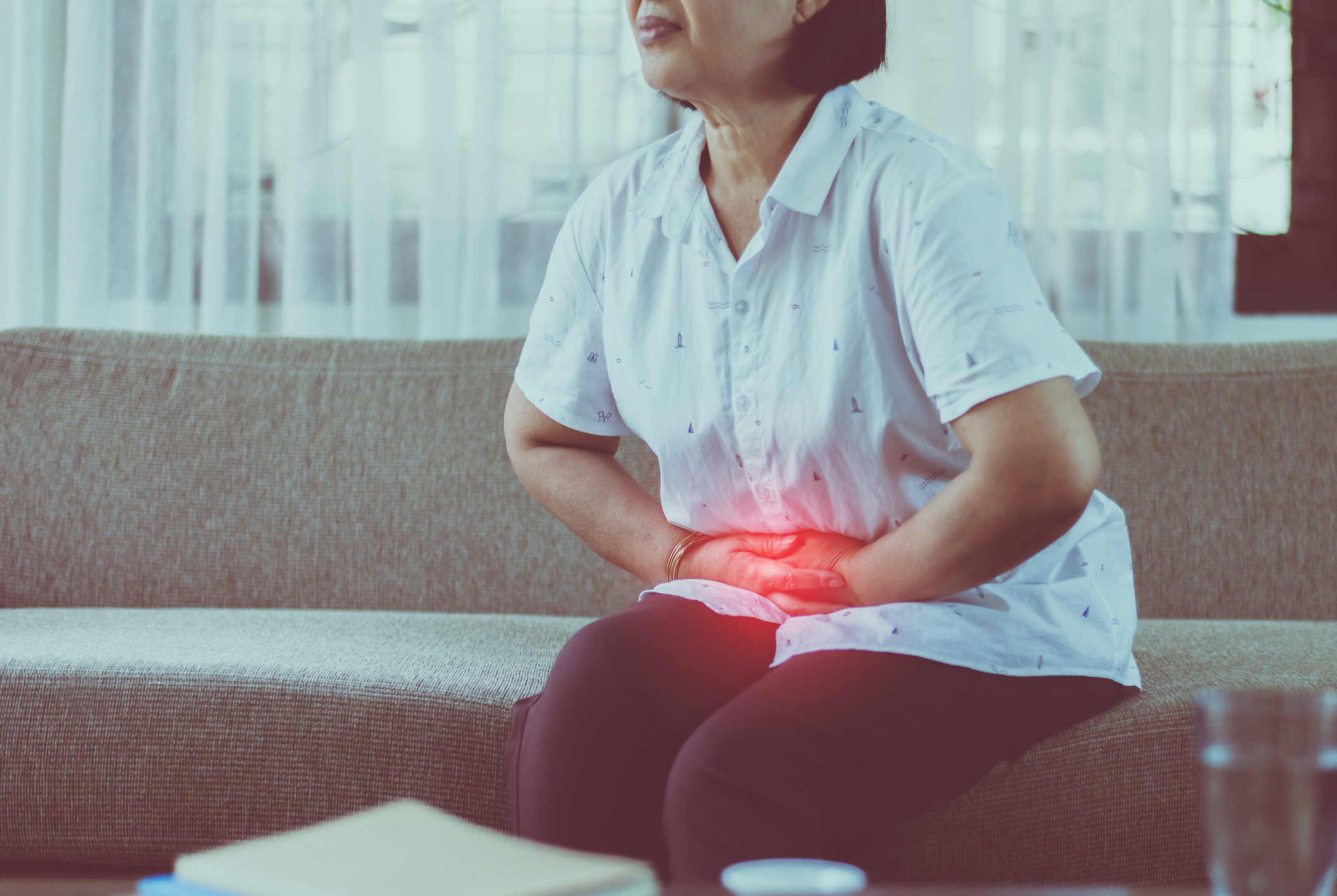 賴女兩年多前有半個月常肚子痛,也將近10天沒有排氣和排便,甚至吃不下、精神差,腹部還嚴重鼓脹,以致行走困難,才驚覺不對勁。