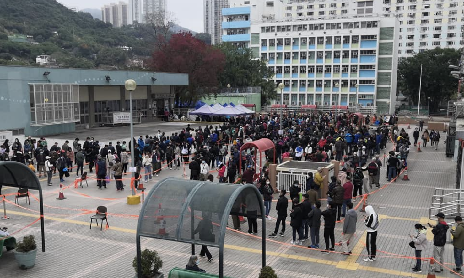 香港第五波新冠疫情繼續惡化。