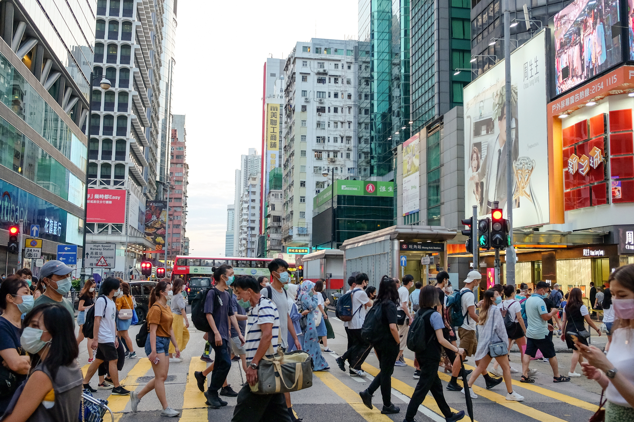 本港第5波新冠疫情嚴峻,個案數案不斷上升。