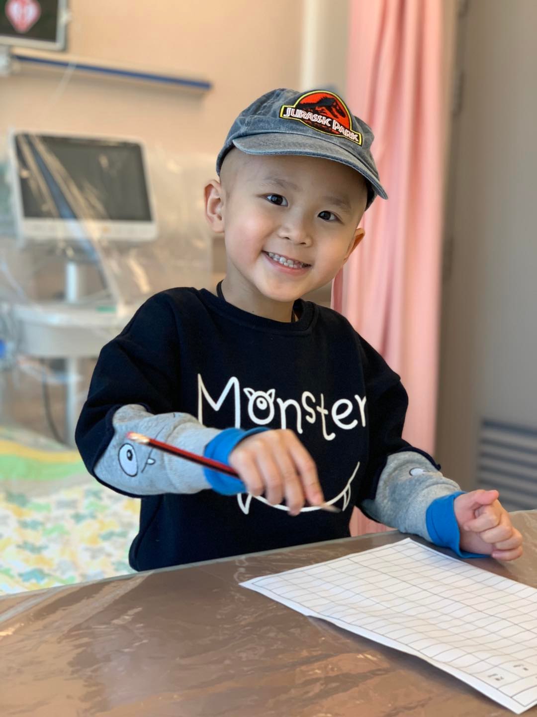 4歲生命鬥士Sheldon患有罕見癌「神經母細胞瘤」第4期。