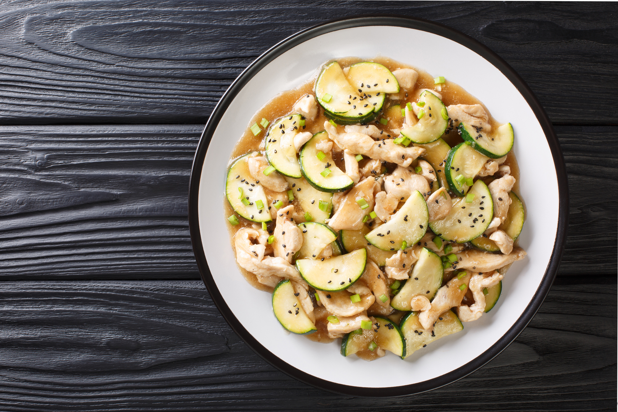 翠玉瓜炒雞柳簡單易煮,最快10分鐘起鑊。