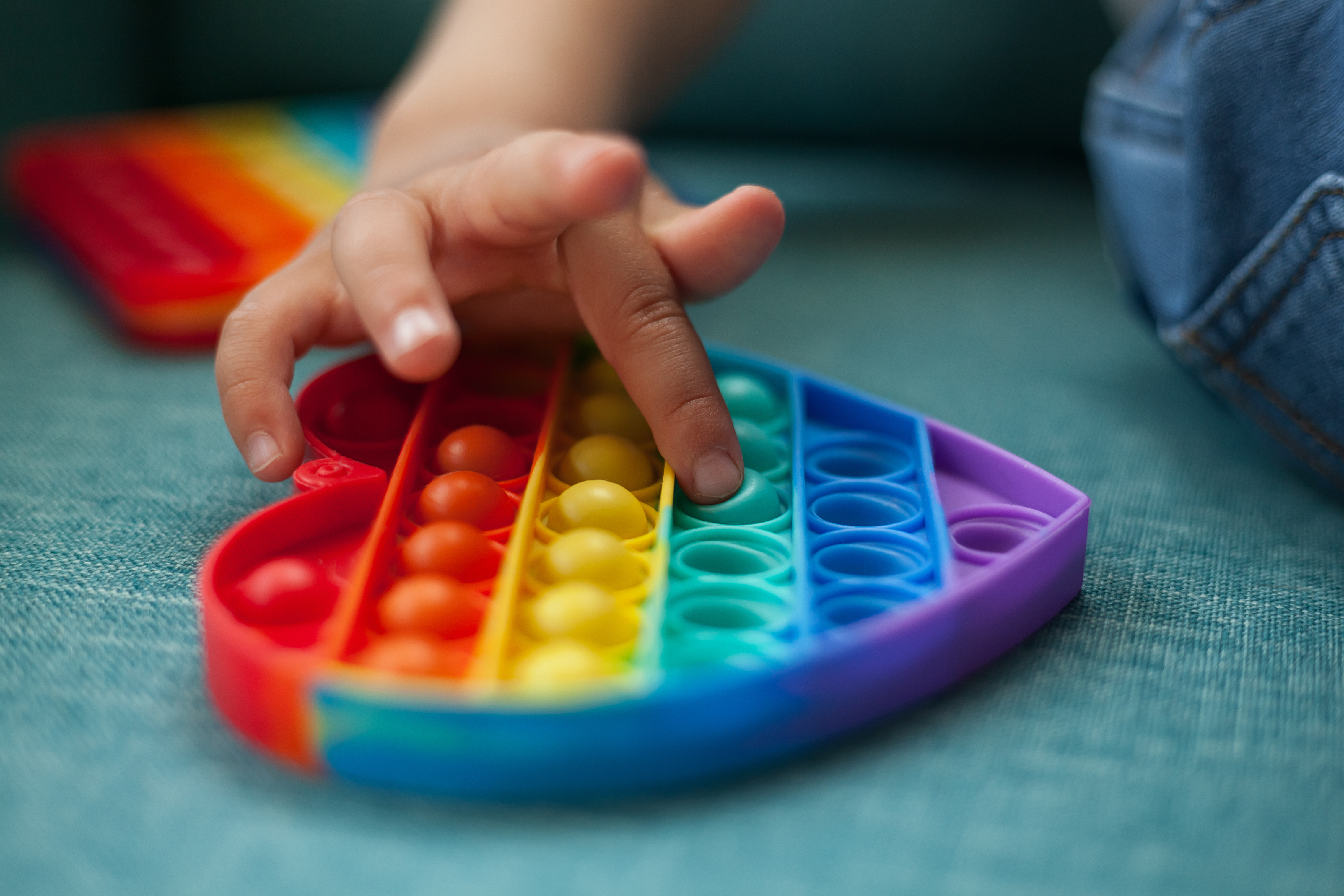 消委會建議家長為兒童選擇玩具時，應細閱產品包裝上的指示，按兒童的年齡、肌肉發展狀況等，選擇合適的類別。