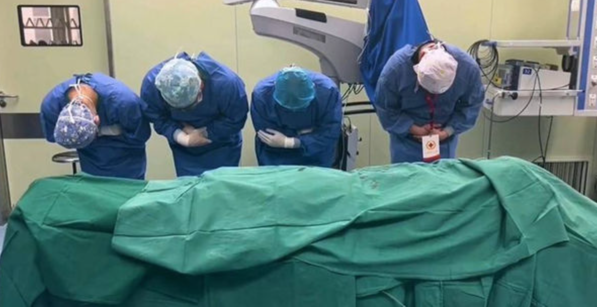 最後,江西省紅十字會人體器官捐獻職員見證下,最終他捐出一肝兩腎,為三名器官衰竭患者帶來希望。