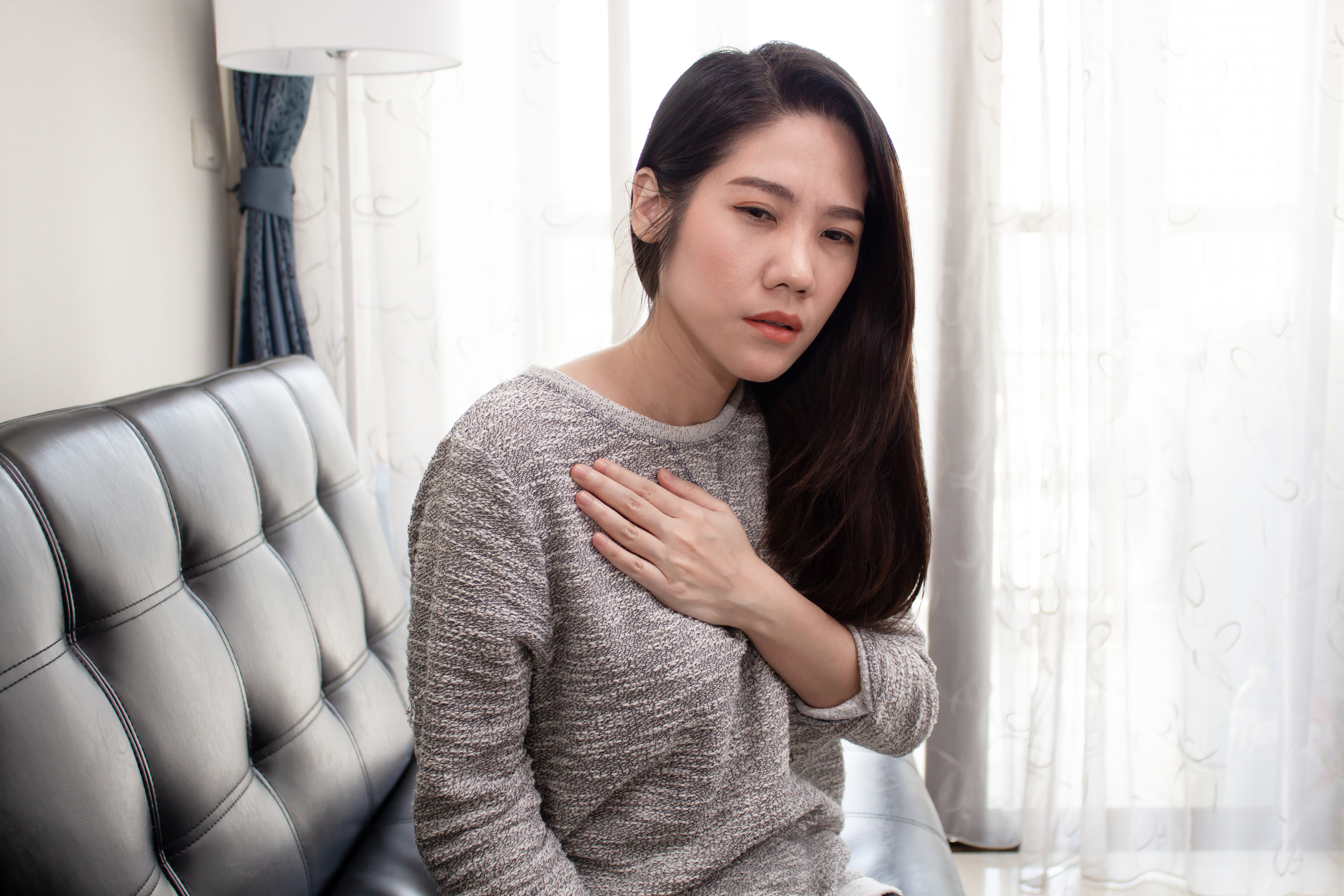 日前,內地一名婦人左邊乳房反覆發炎及潮紅被誤當皮膚病。(非當事人)