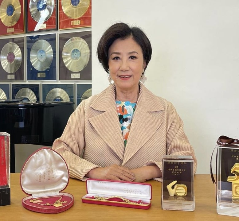 現年74歲的資深藝人汪明荃阿姐形象百變。
