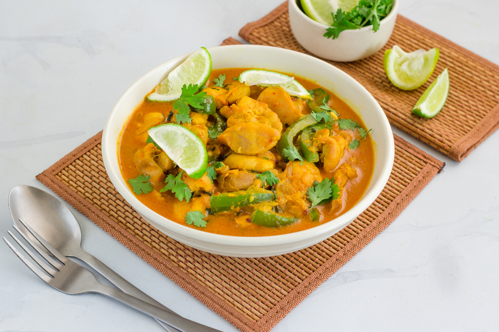 茄子咖喱雞惹味又易煮。