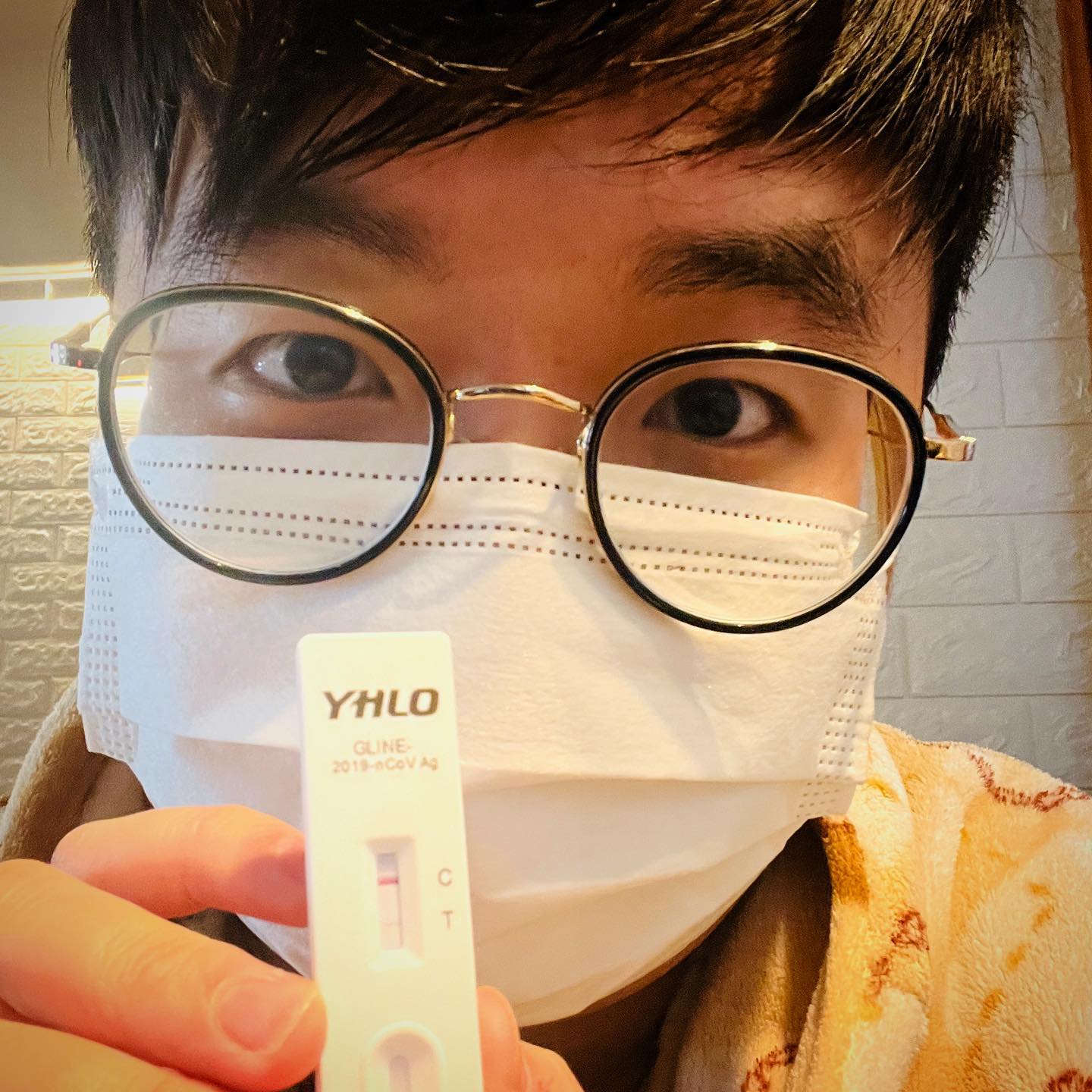 本港作家伍麒匡（Cyrus Ng）近日在社交平台Facebook分享他9天的染新冠肺炎的經歷。