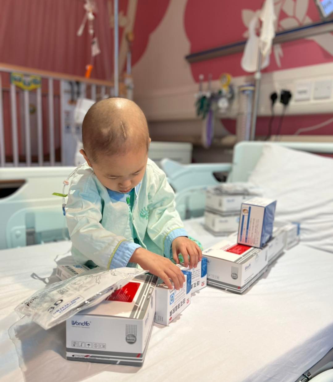 Sheldon媽媽表示,有善心人贊助健康產品、防疫用品予他們,令她們一家人十分感動。