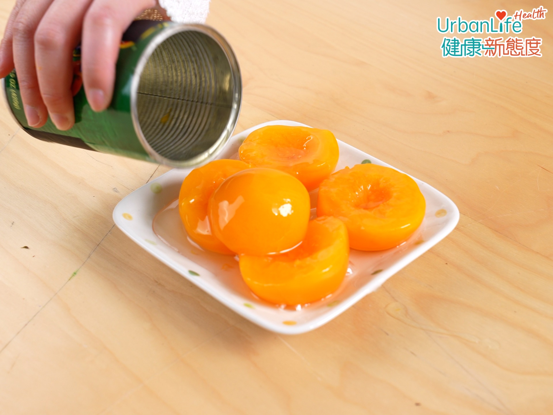 罐頭湯和罐頭水果也較不健康,故亦不宜選購。