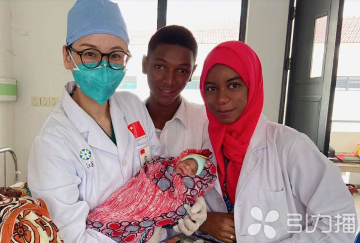 經過半年的妊娠期在今年3月2日，瑞特瑪特懷孕滿37週，最後成功誕男嬰。