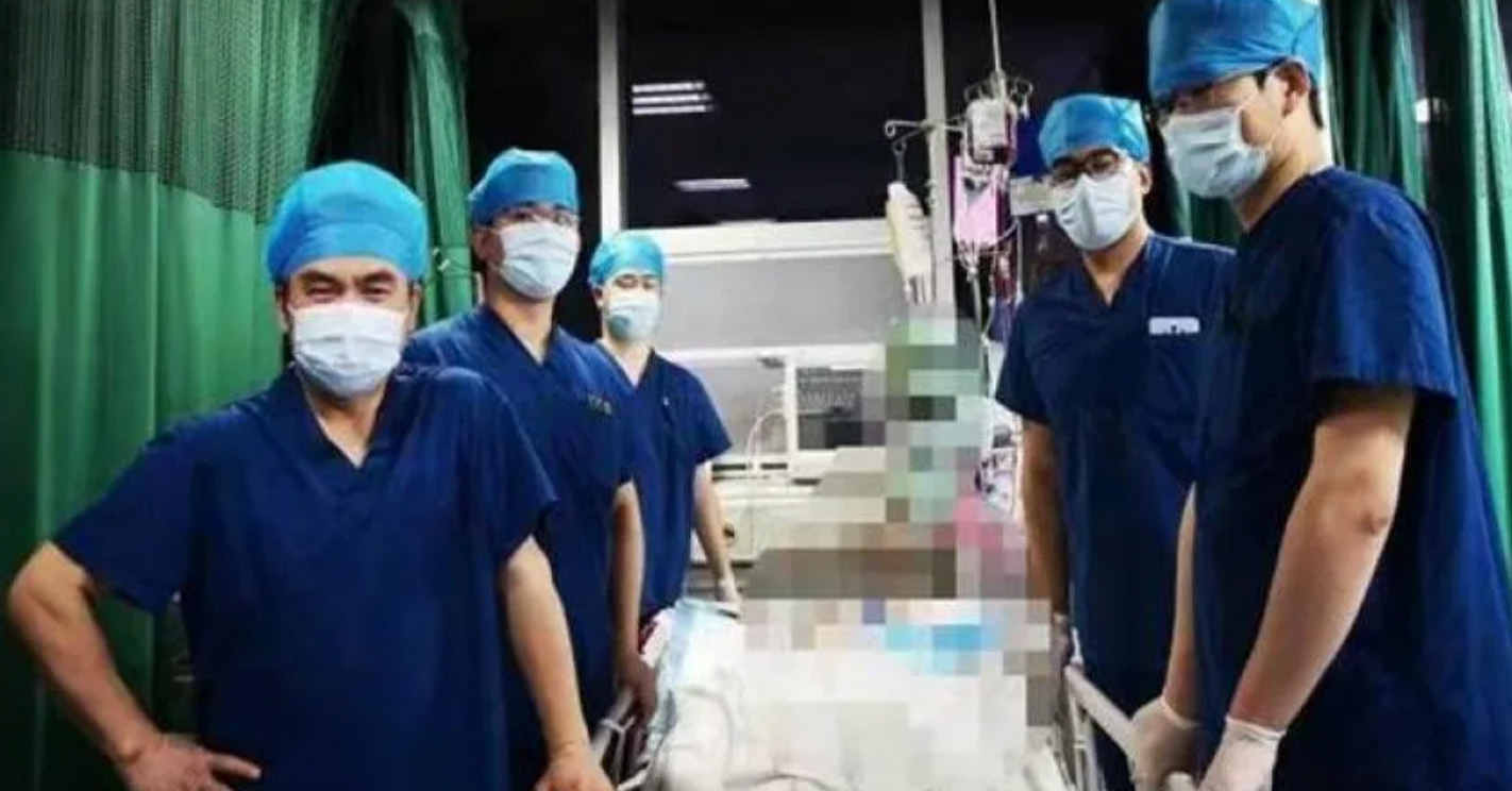 醫生得知患者是因服用藥品後中毒,認為救治患者才是醫護人員的首要工作,及後決定放手一博。