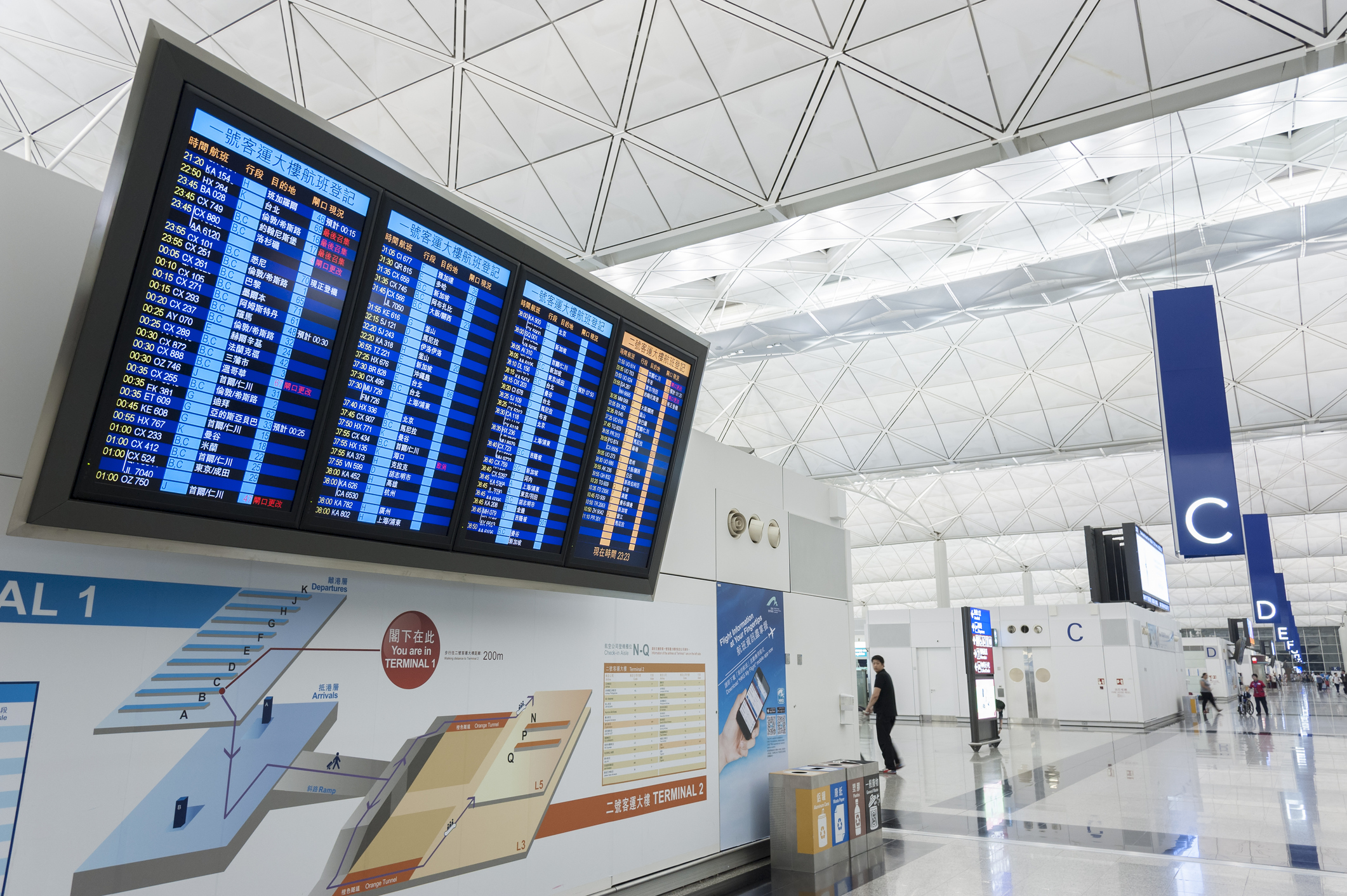 港府堅持航班熔斷機制惹來不少批評。（資料圖片）