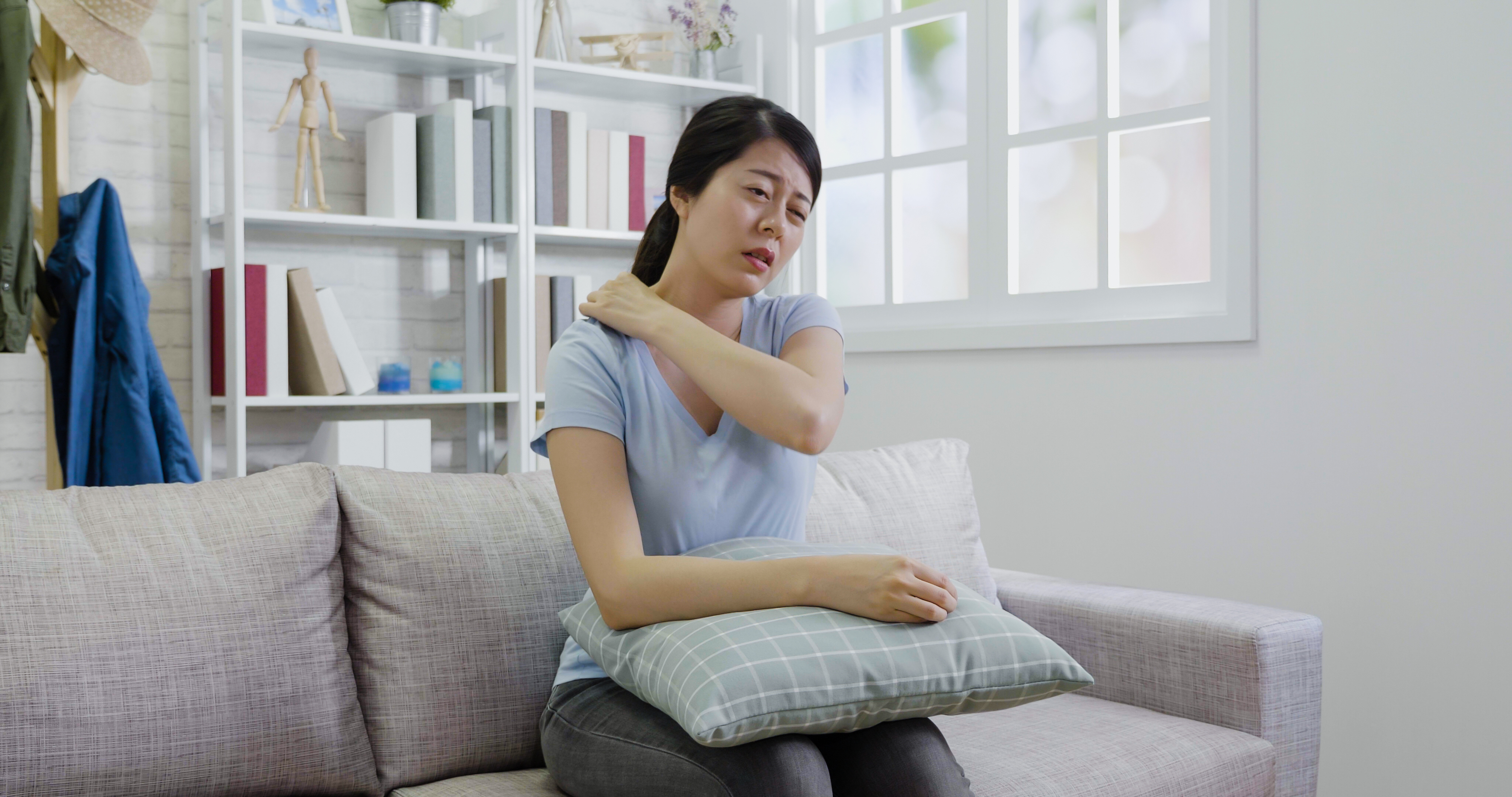 台灣一名53歲女會計師趁著今年過年前週末兩天連續大掃除,沒想到在小年夜當天,她感到肩膀劇烈疼痛。