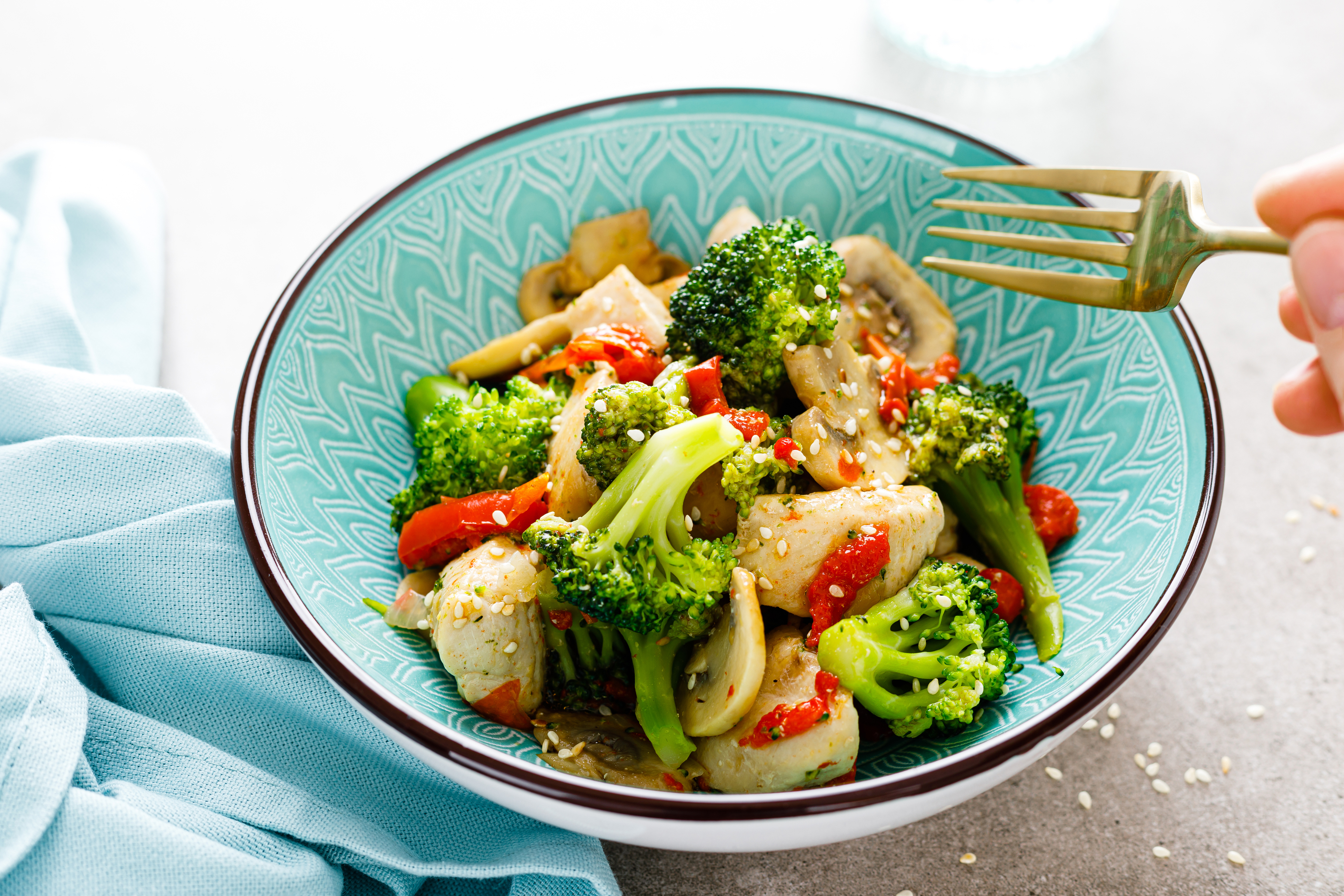 西蘭花含有豐富的抗壞血酸,能增強肝臟的解毒能力,提高機體免疫力。