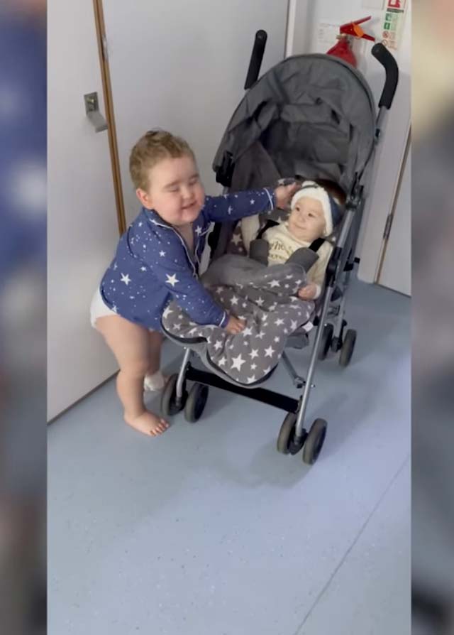 2歲的癌童在化療後，一看見妹妹就即能回復笑容忘記患癌之苦。