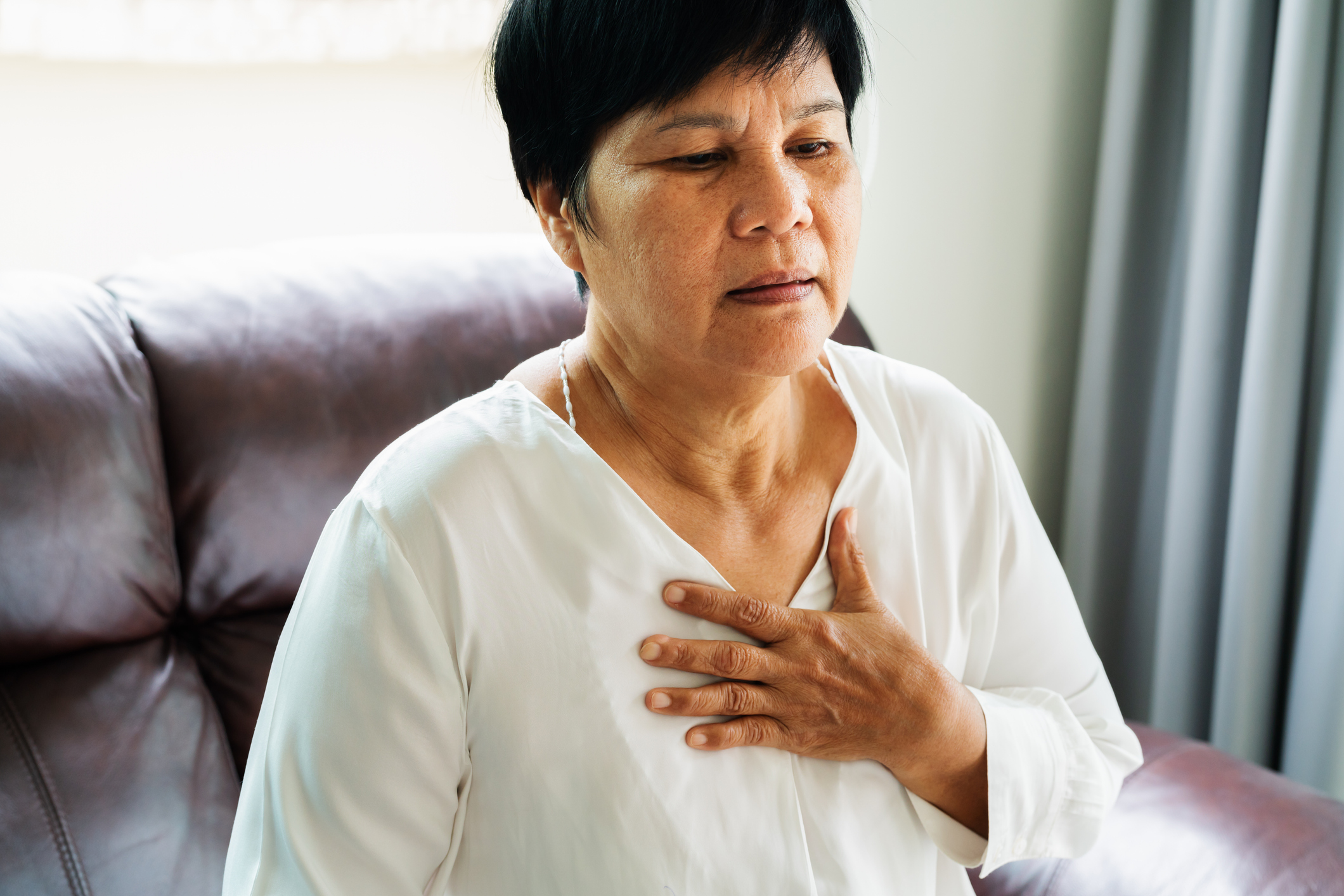 台灣52歲女士日前心悸再次發作,就醫檢查發現腎上腺有一顆10厘米的罕見「嗜鉻細胞瘤」。