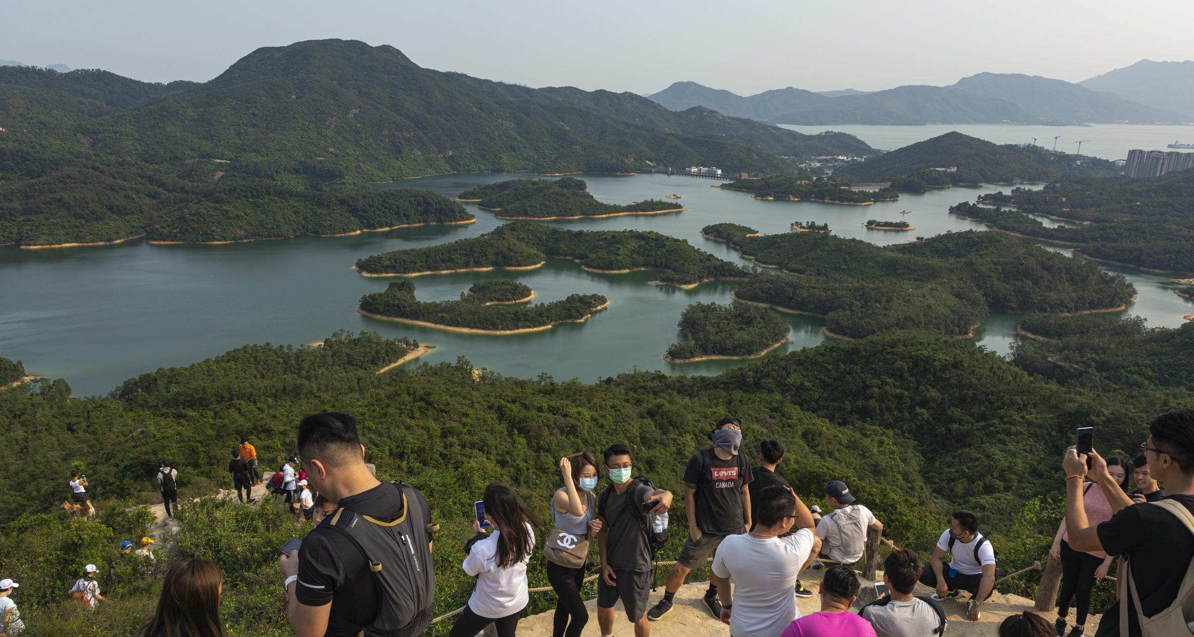 大欖水塘群島觀景台可以俯瞰整個大欖湧水塘,又稱屯門千島湖。