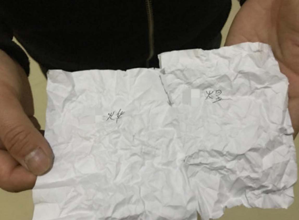 雙胞胎之間誰「走」誰「留」,讓夫妻倆都不忍抉擇。