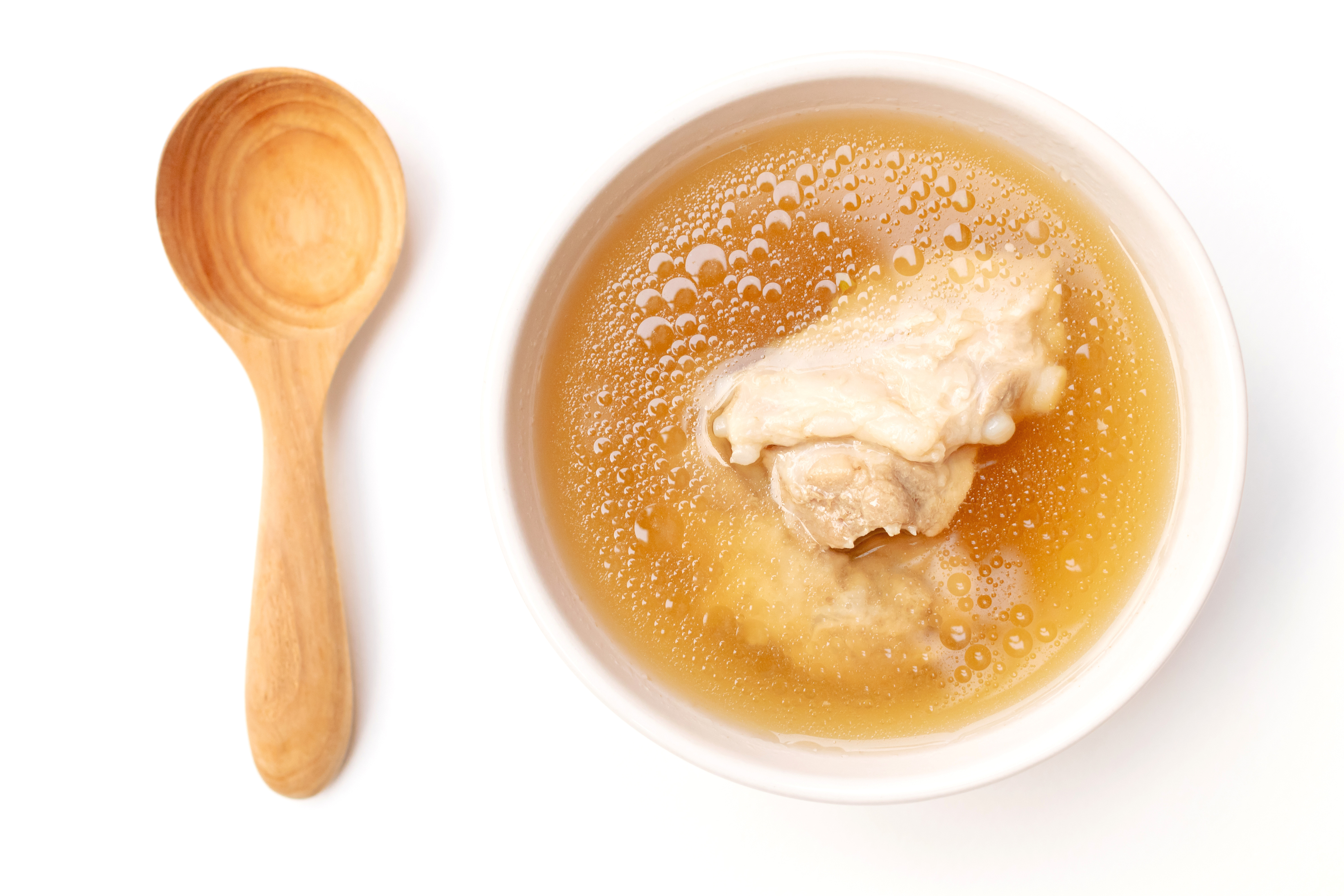 沙參玉竹瘦肉湯,有助養陰潤燥、補肺益氣。