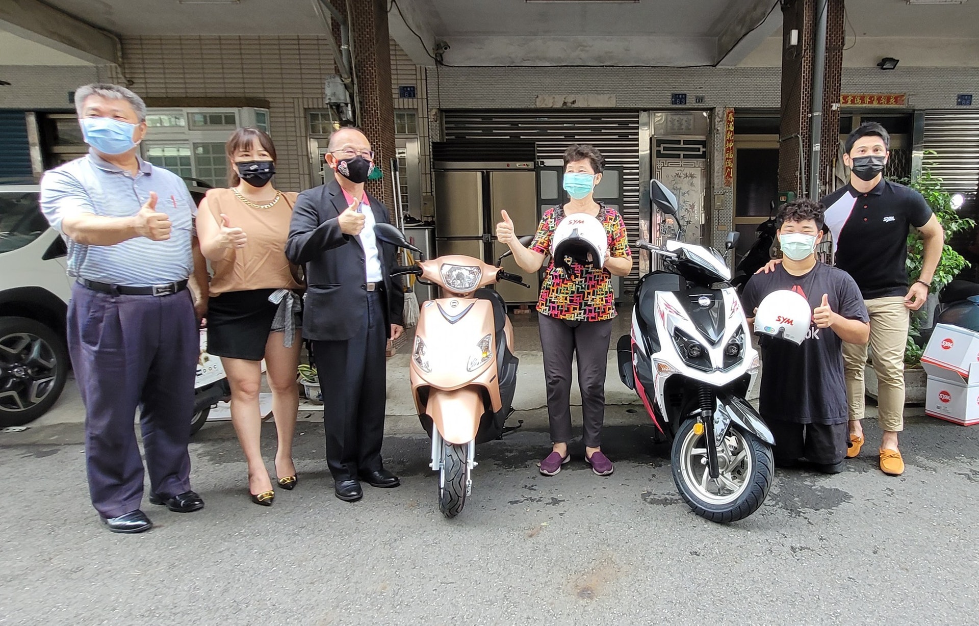 陳亮達曾表示，努力游泳賺獎金為祖母送新電單車，結果他如願以償。