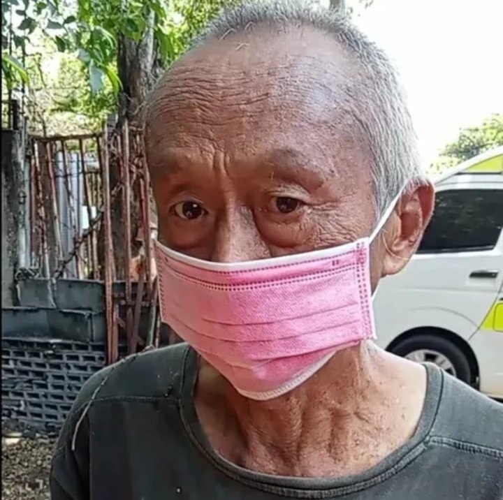 泰國一名72歲老伯Janwatchakal將埋藏在心里長達21年的秘密說了出來,其實妻子在2001年就去世,當時51歲的他頓時覺得世界崩塌,根本無法接受。
