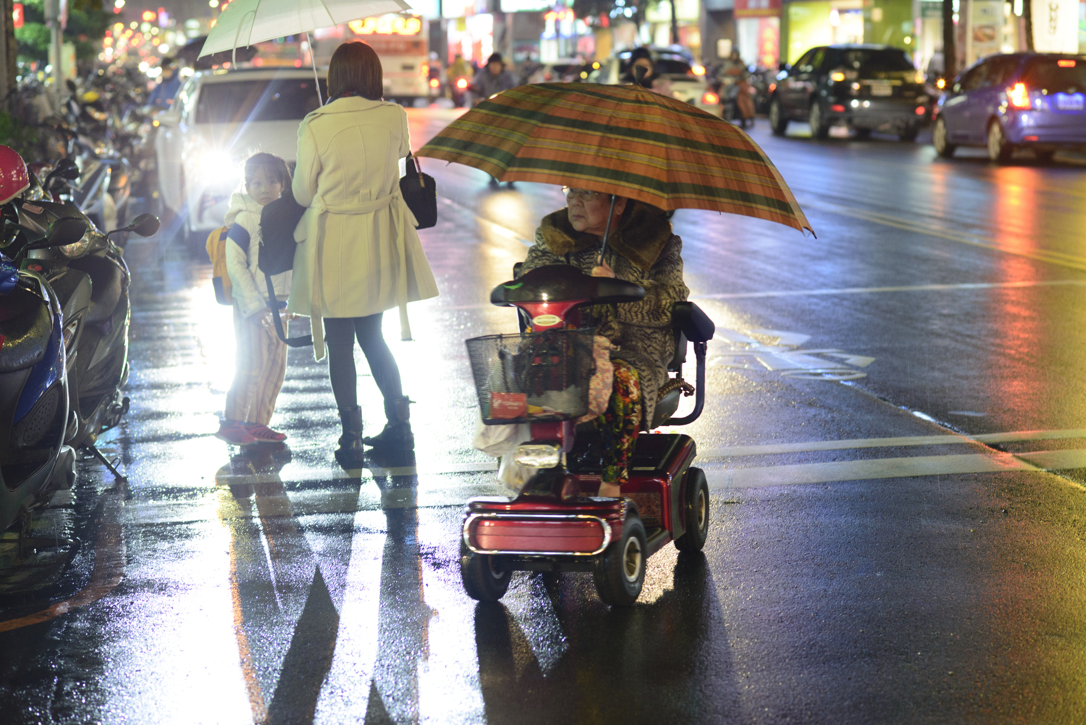 台灣一名45歲肢體障礙者下午外出至龍潭市區購物，未料傍晚返家途中，經龍潭交流道附近時，車發生了故障。