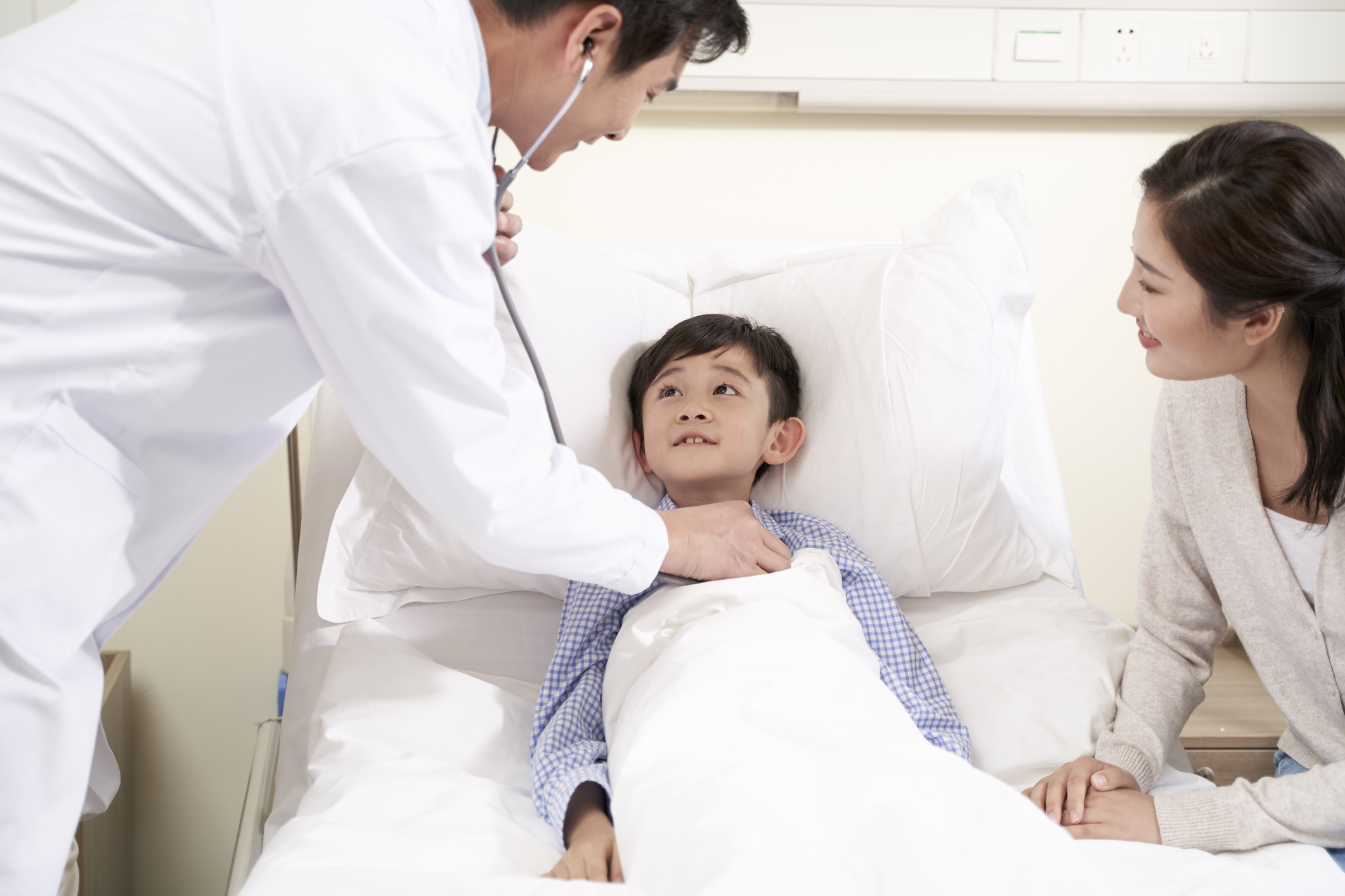 台灣一名3歲男童高燒41.3度,後再送醫照X光,診斷有肺炎狀況。