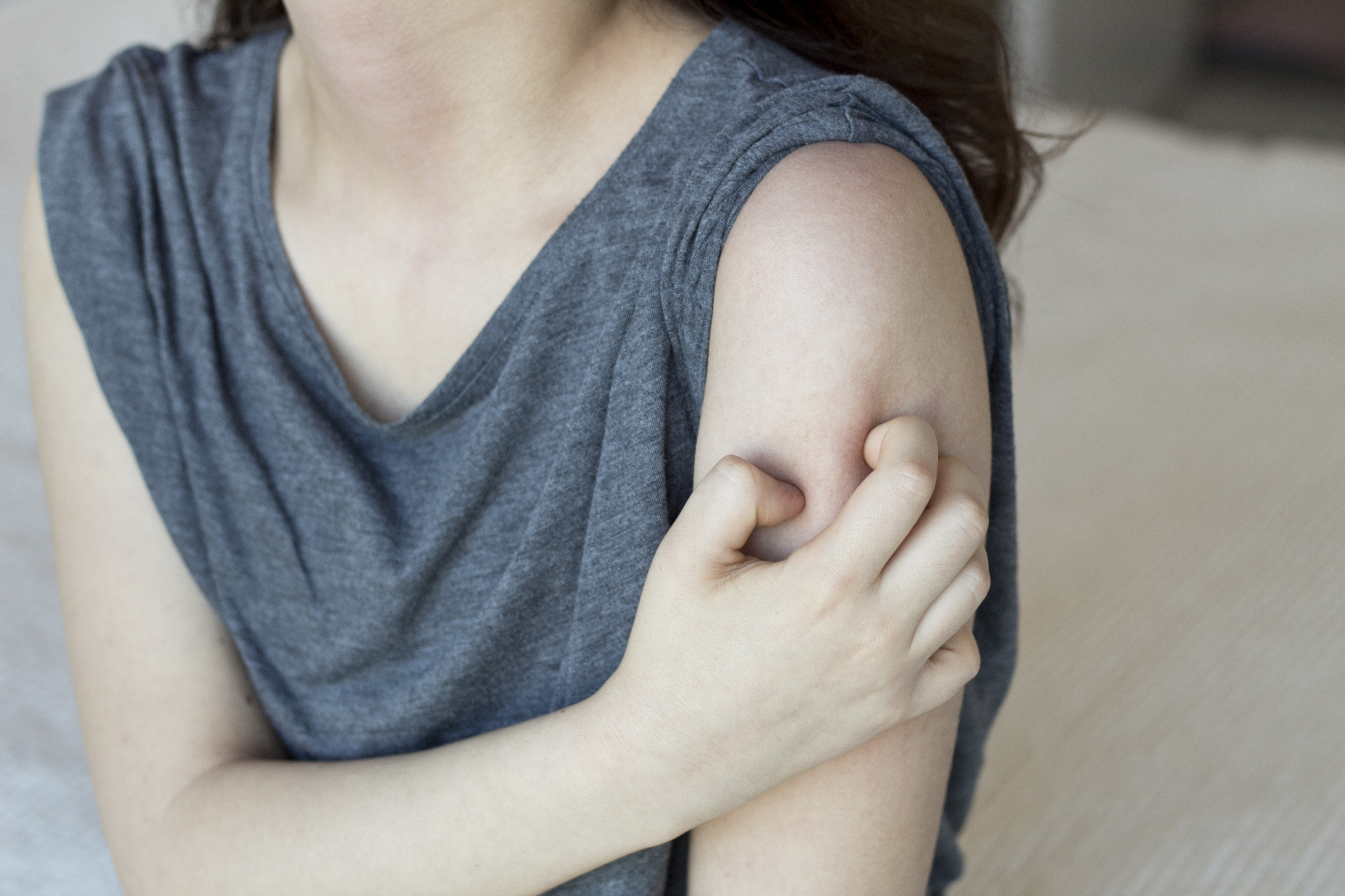 坊間流傳的濕疹偏方有很多，如金銀花洗澡等。