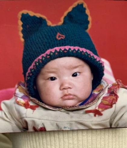 中國一位靠拾荒維生的老伯張雙奇憶述,當時自己還在拖廠裡負責看管垃圾池,日薪僅兩元人民幣(2.35港元)而已,甚至為幫女兒拍一張照片,足足花了一塊錢,而這張照片也成了她小時候唯一一張照片。