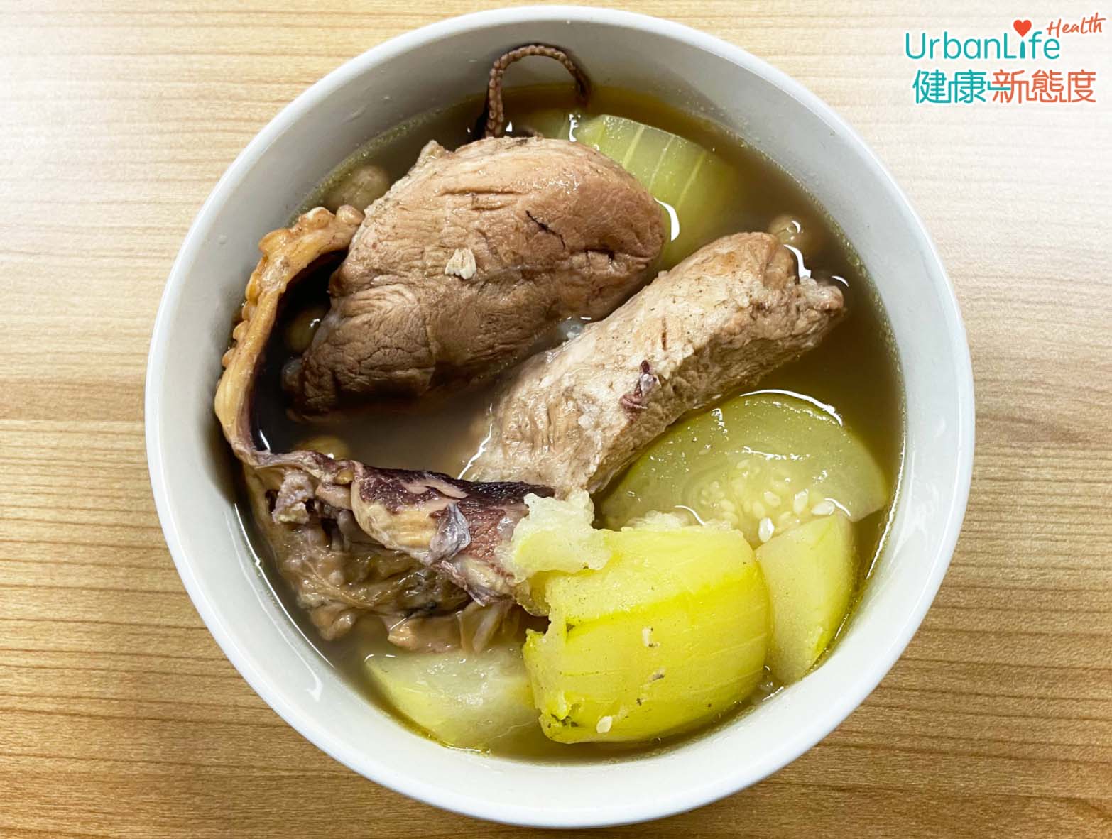 節瓜章魚豬?湯有助滋陰補血、潤腸通便、滋潤肌膚。