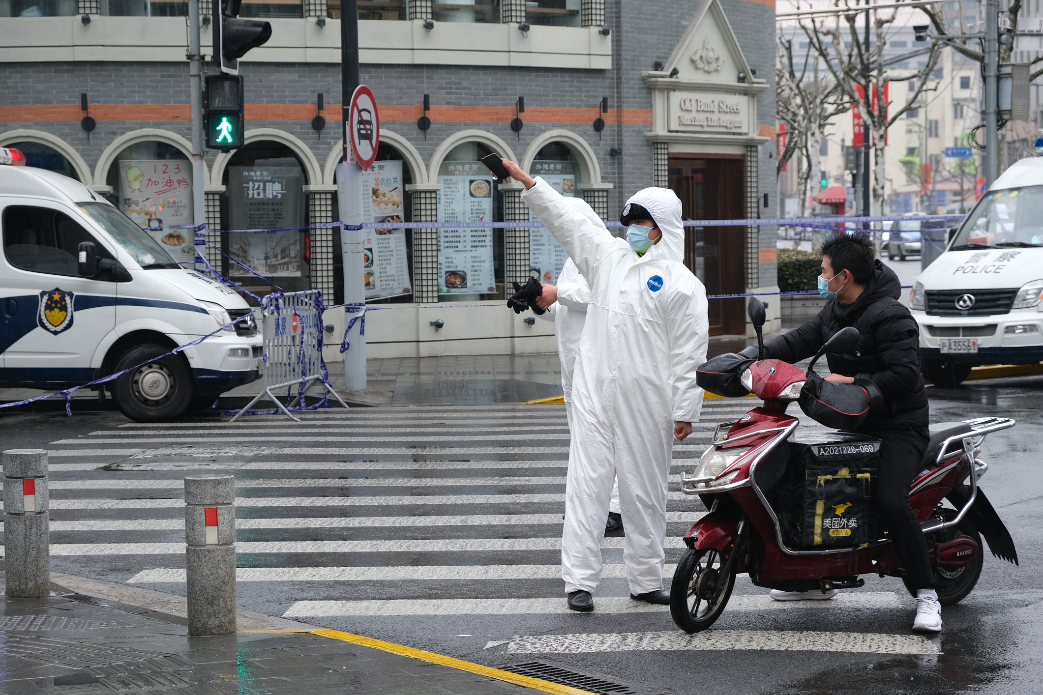 上海新冠疫情近日緩和，封城2個月後終於放鬆管制。