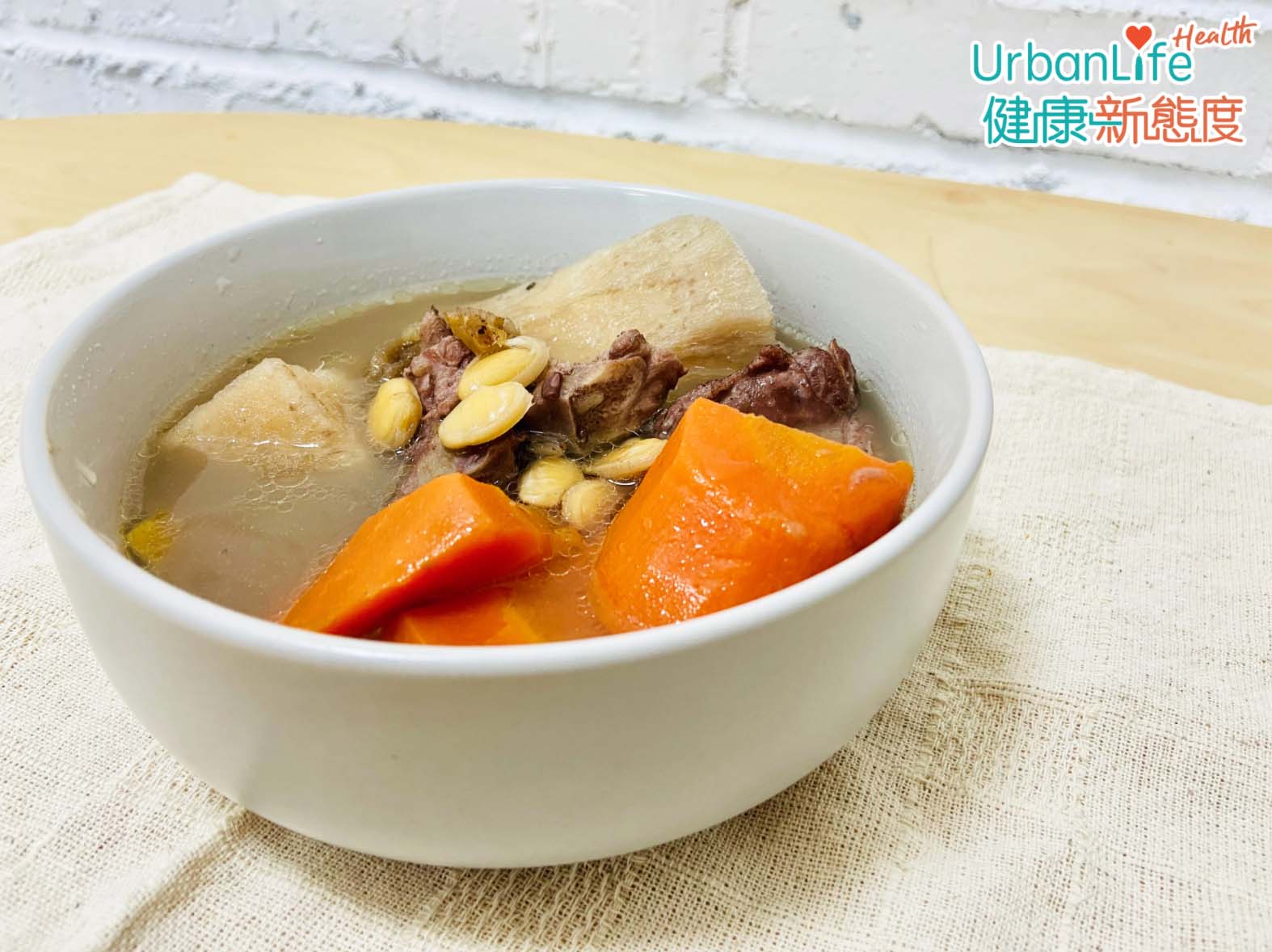 赤小豆粉葛紅蘿蔔薏米湯有助健脾袪濕、利尿消腫。