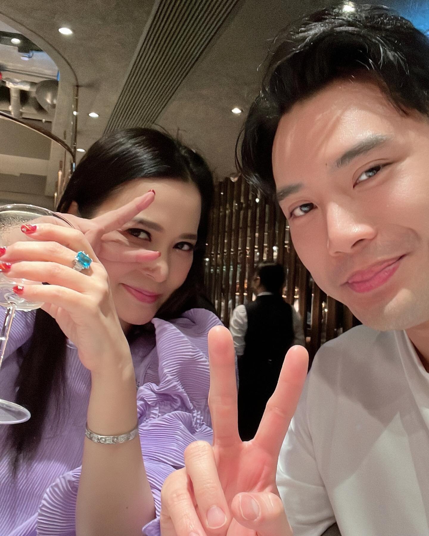 同劇演員陳浚霆鼓勵,她才開始正視敏感問題、接受治療,並慢慢調適飲食和習慣,終於慢慢見效。