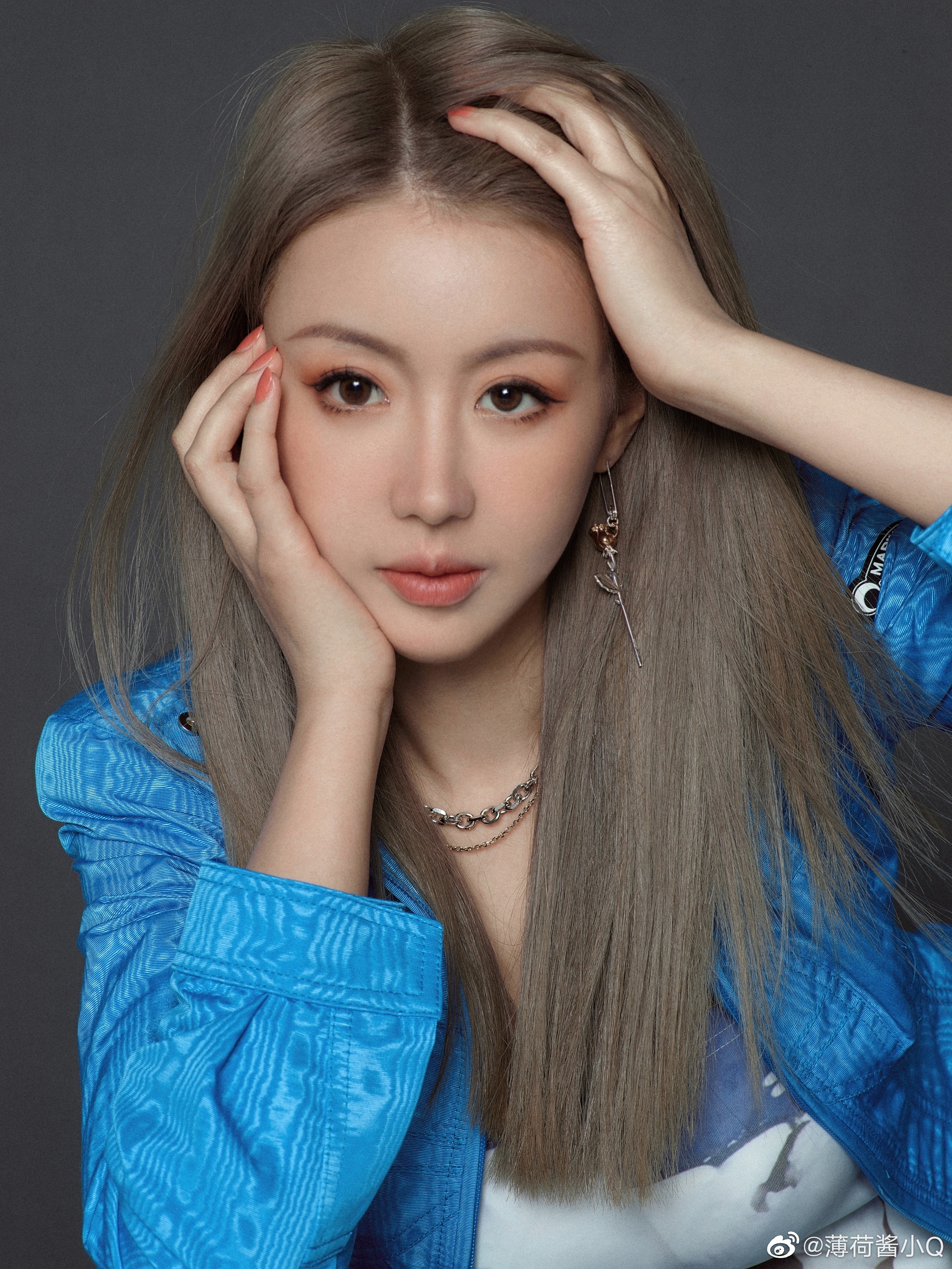 中國一名35歲網紅「薄荷醬小Q」「消失」於微博一年多，直到今年5月22日更新貼文，但竟是告知罹患不能治好的胃癌末期消息。