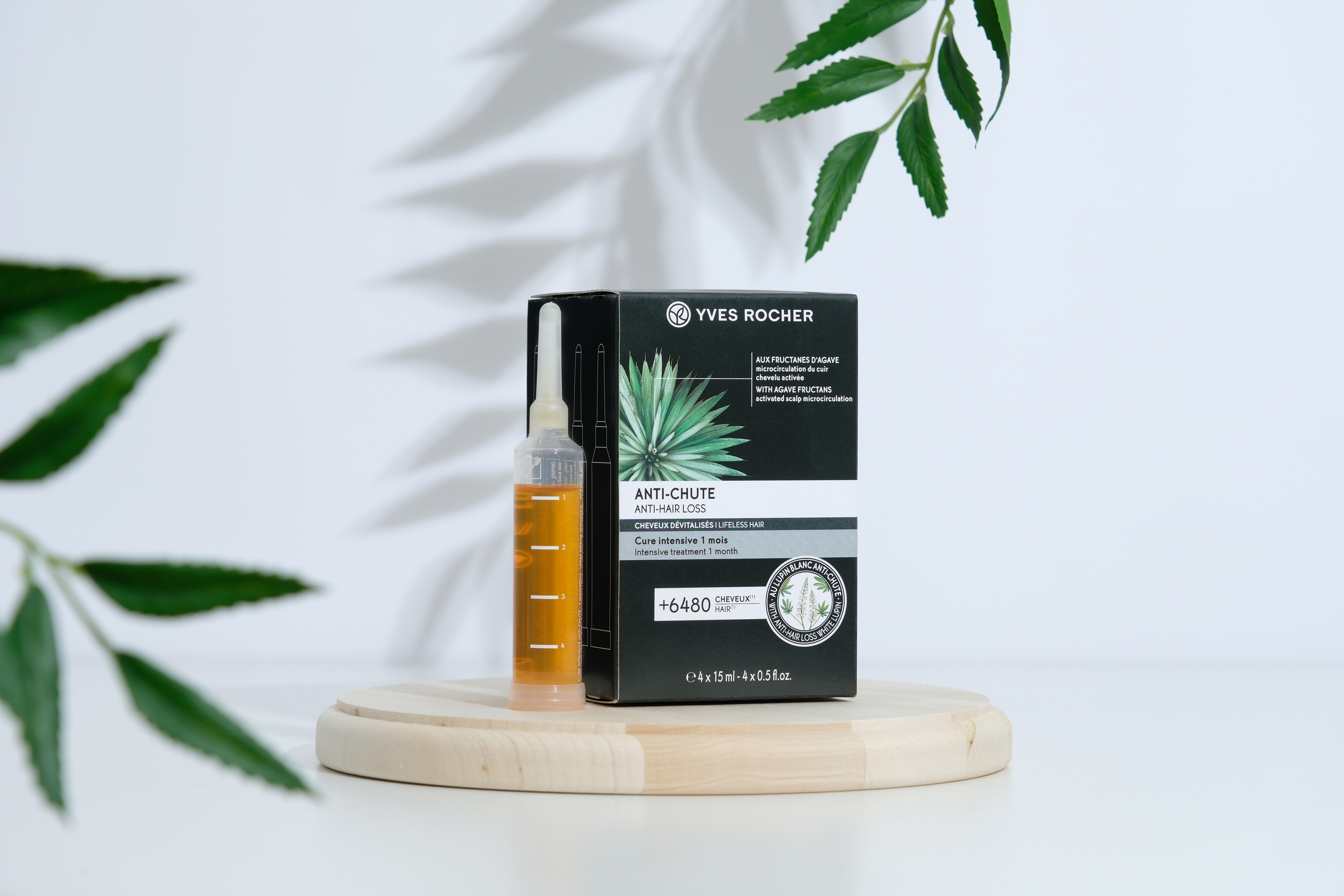 1 盒 4 支的YVES ROCHER育髮精華素(HK$395/1 個月療程),每次 將1 小格噴於洗髮後抹乾之髮根上,輕輕按摩至完全吸收,毋須過水,隔日使用。