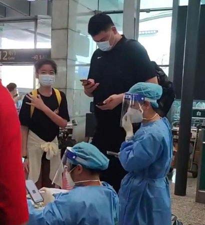 較早有專家指出，姚沁蕾的身高將來有可能達到194厘米。