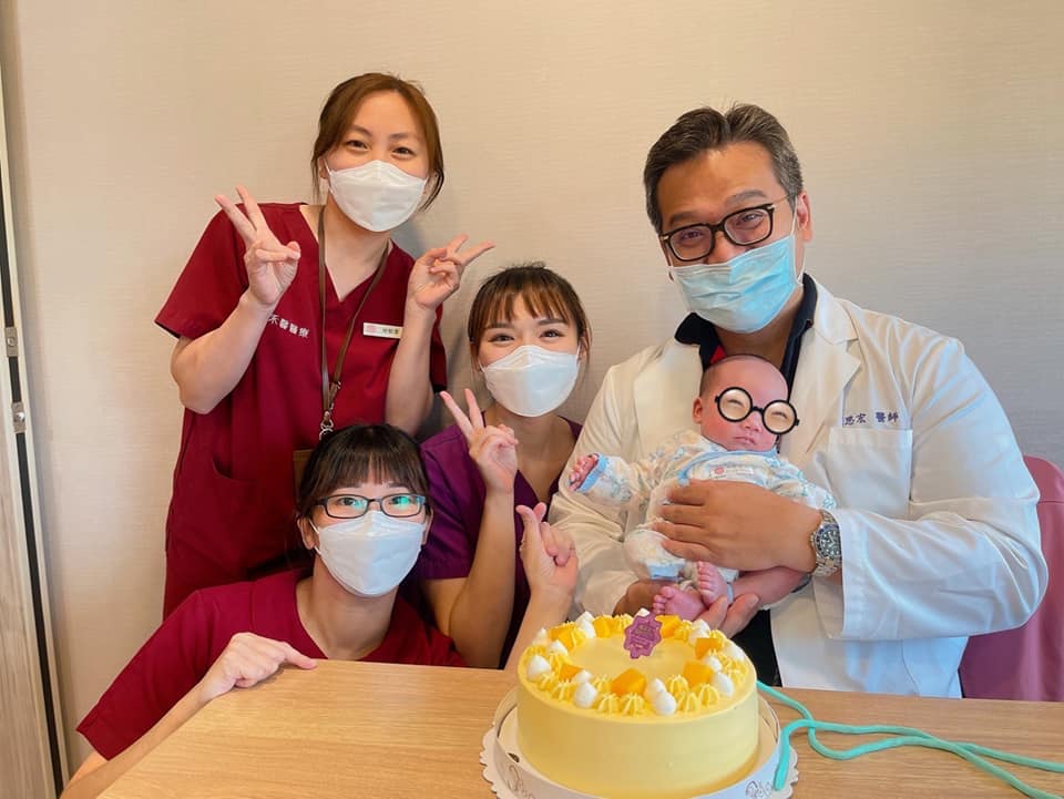 台灣婦產科醫生林思宏分享,一名18歲少女在醫院誕下孩子,但因無力撫養,將孩子留在醫院等待領養。