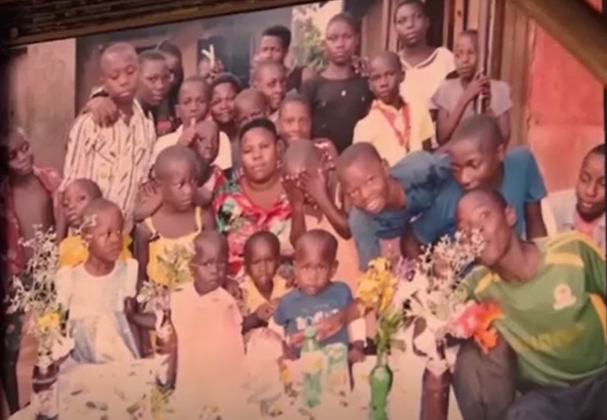 娜芭坦茲在40歲時生下44位兒女。