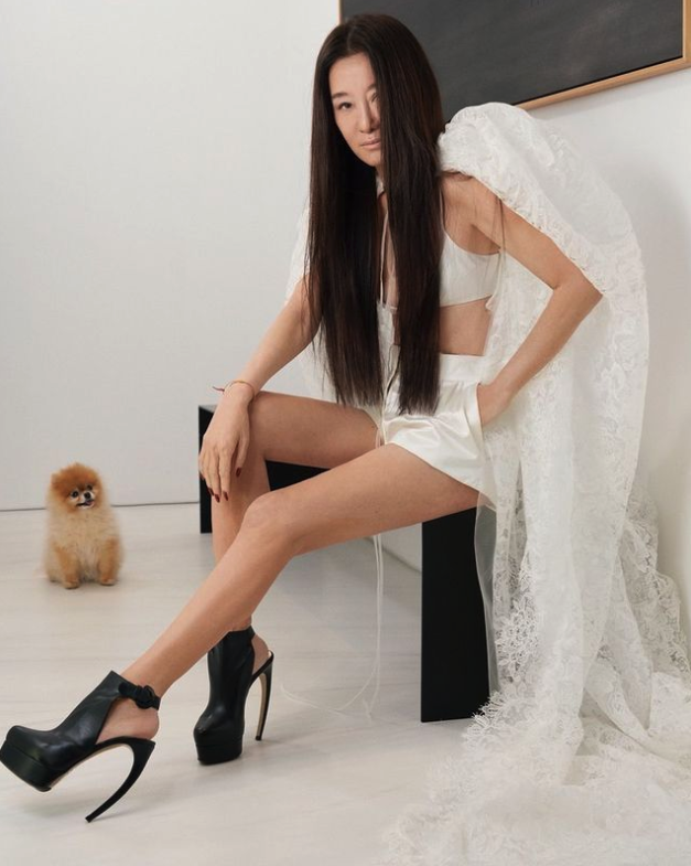 Vera Wang坦言要努力把自己的身材維持在「可隨時穿上自家婚紗」的狀態。