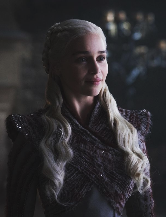 英國女星艾蜜莉克拉克(Emilia Clarke)過去曾因腦中長了「動脈瘤」,動開腦手術時因大出血,險些喪命。