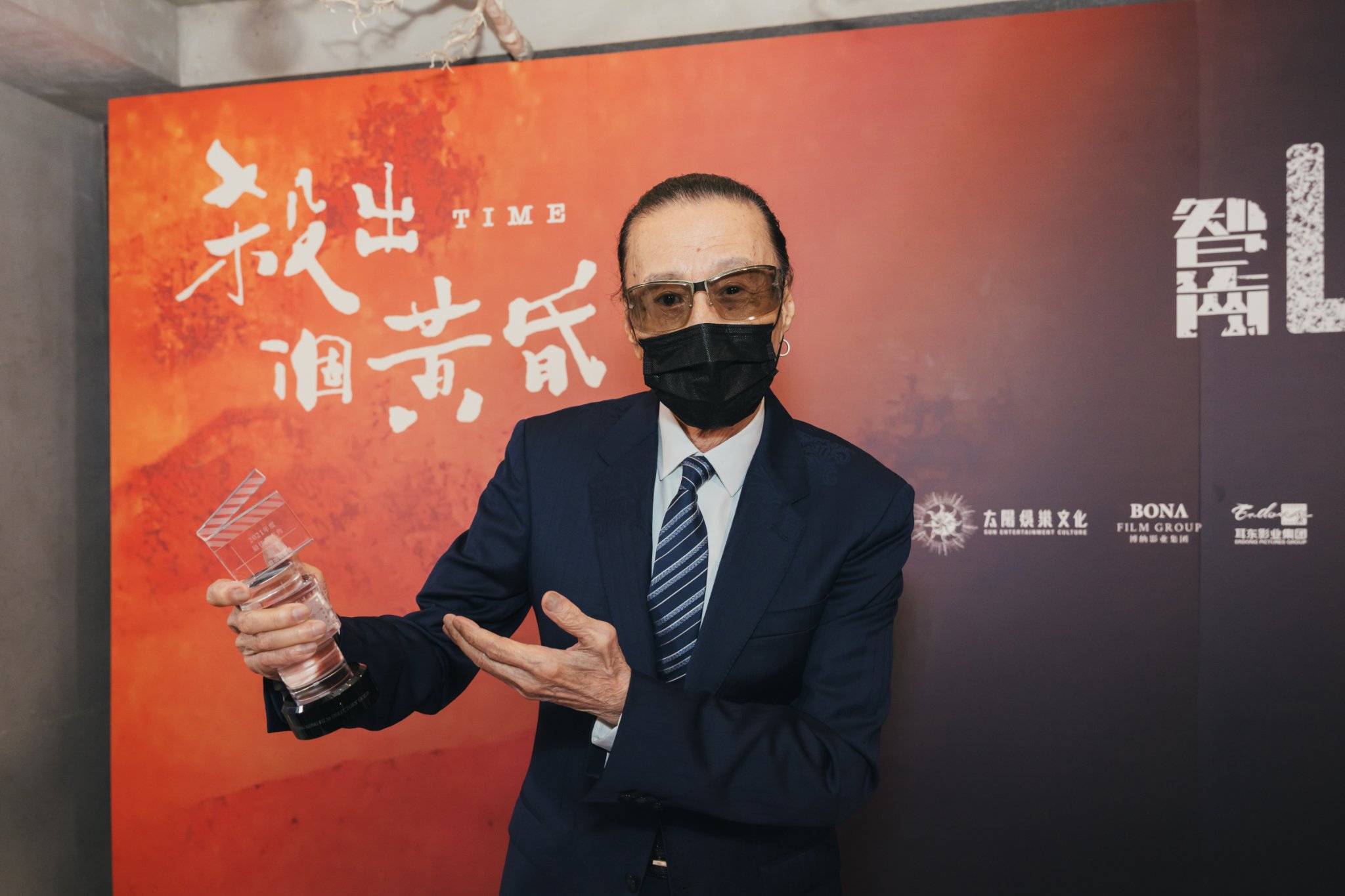 早前在金像獎上,86歲謝賢獲得最佳男主角。