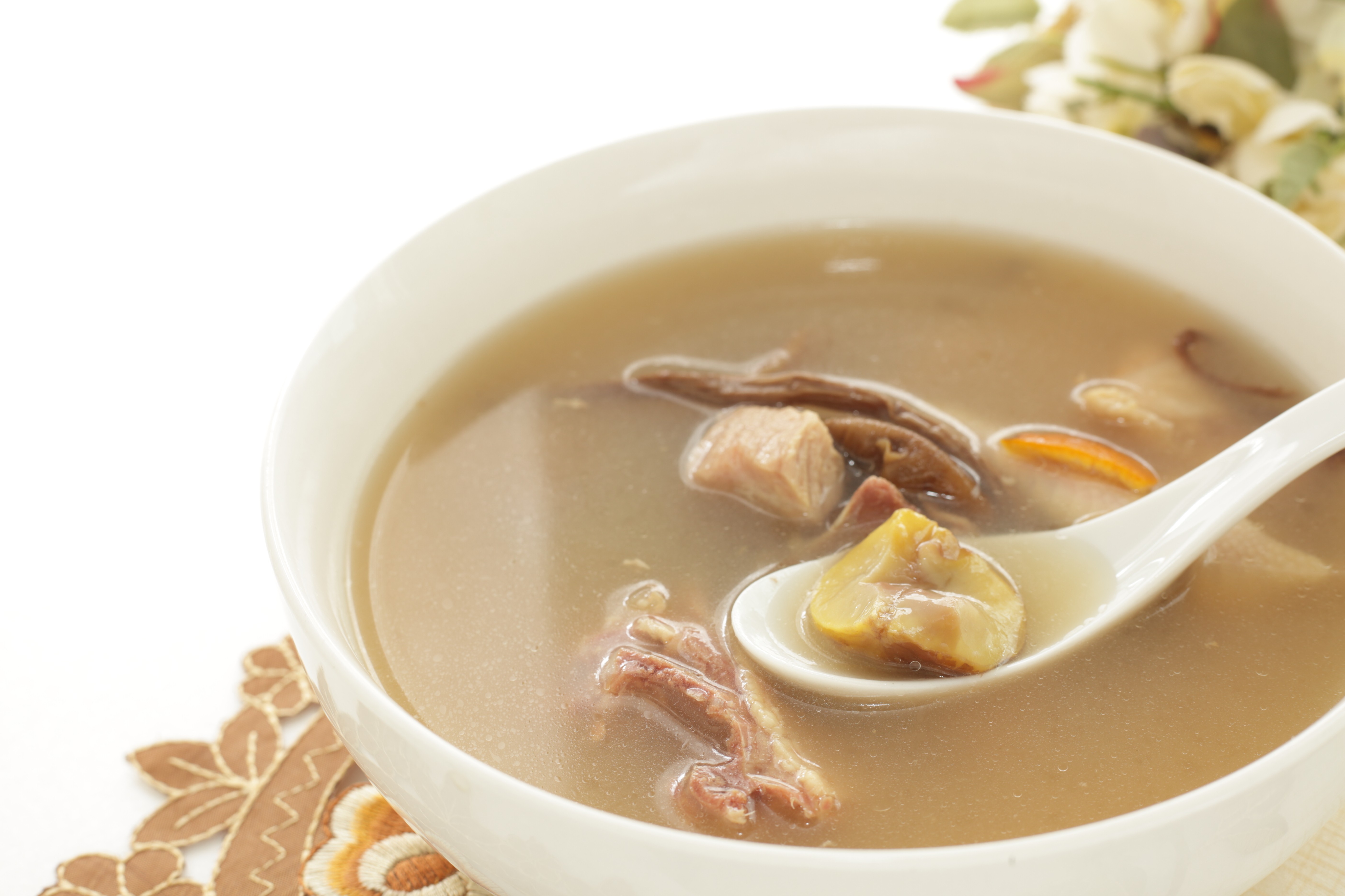 栗子淮山薏米湯有助健脾補虛、養心安神。