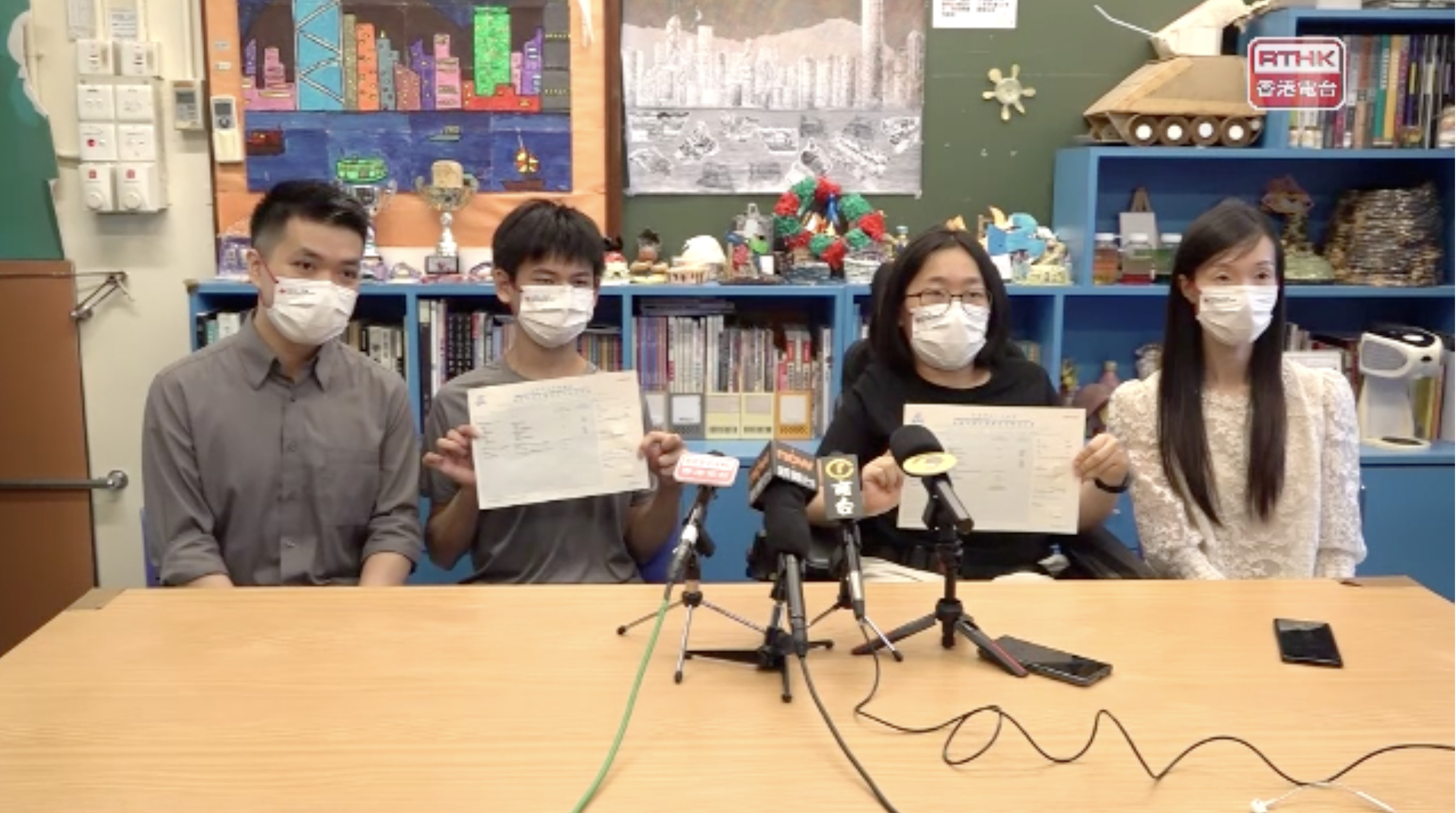 20歲患有「腦性麻痺」的李富成考獲五科17分的佳績。