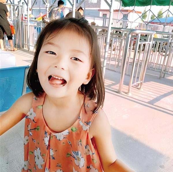 河南鄭州新密市曲梁鎮8歲女童蕊蕊因膠質瘤(腦腫瘤)於本月1日離世。