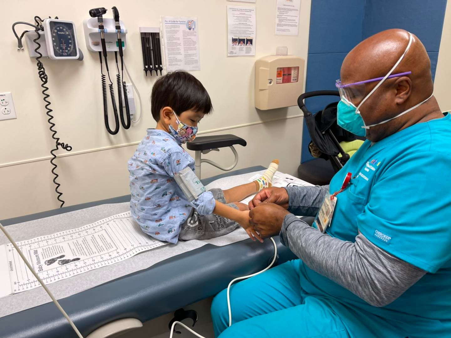 媽媽在醫生建議下曾攜同兒子到美國爭取臨床新藥試驗。