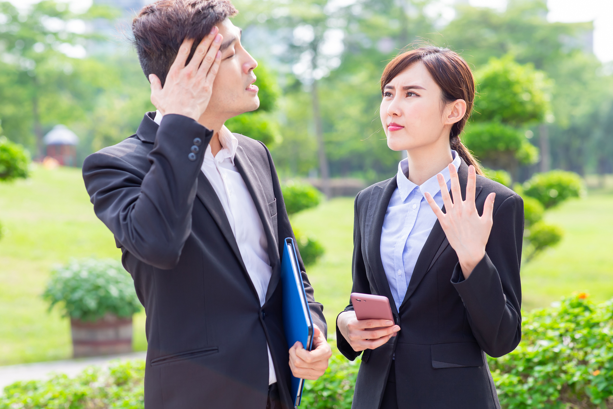酷熱天氣穿西裝簡直是一大酷刑!
