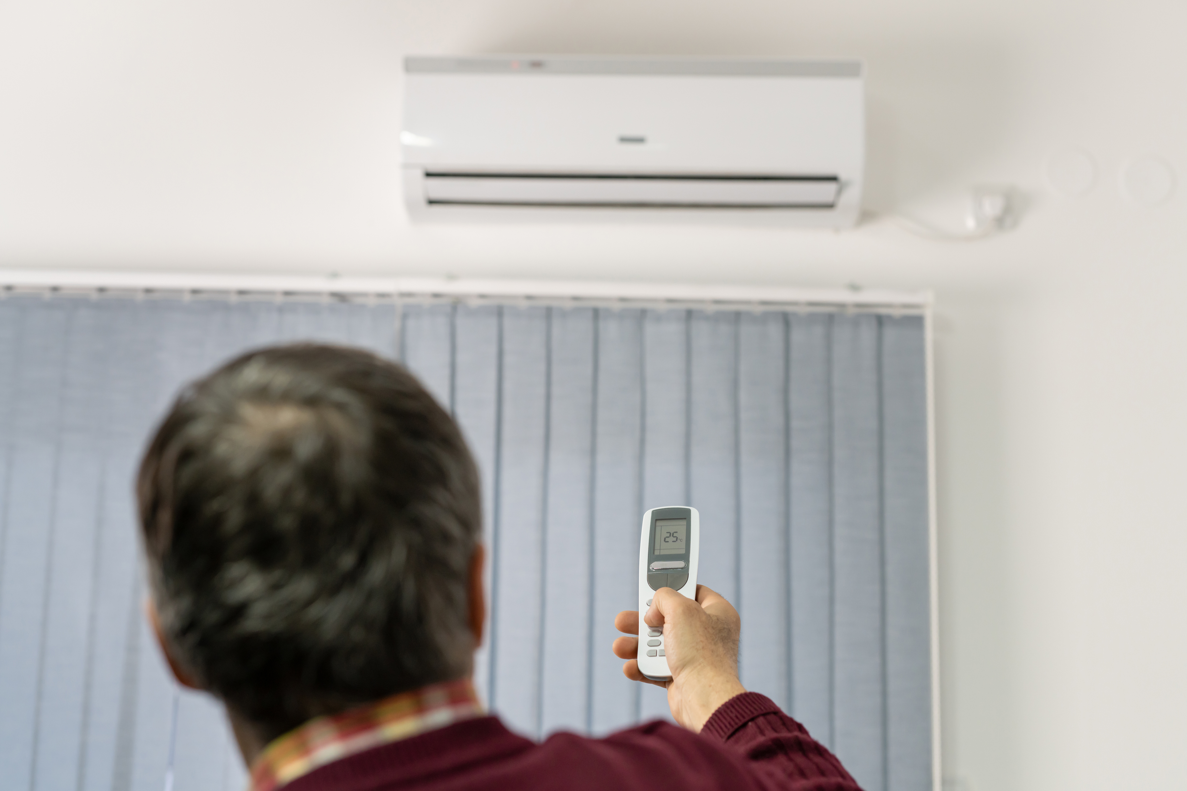 日前,內地一名男子因長時間吹冷氣導致腦中風,不但出現半邊身癱瘓、更失去說話能力。(示意圖 非當事人)