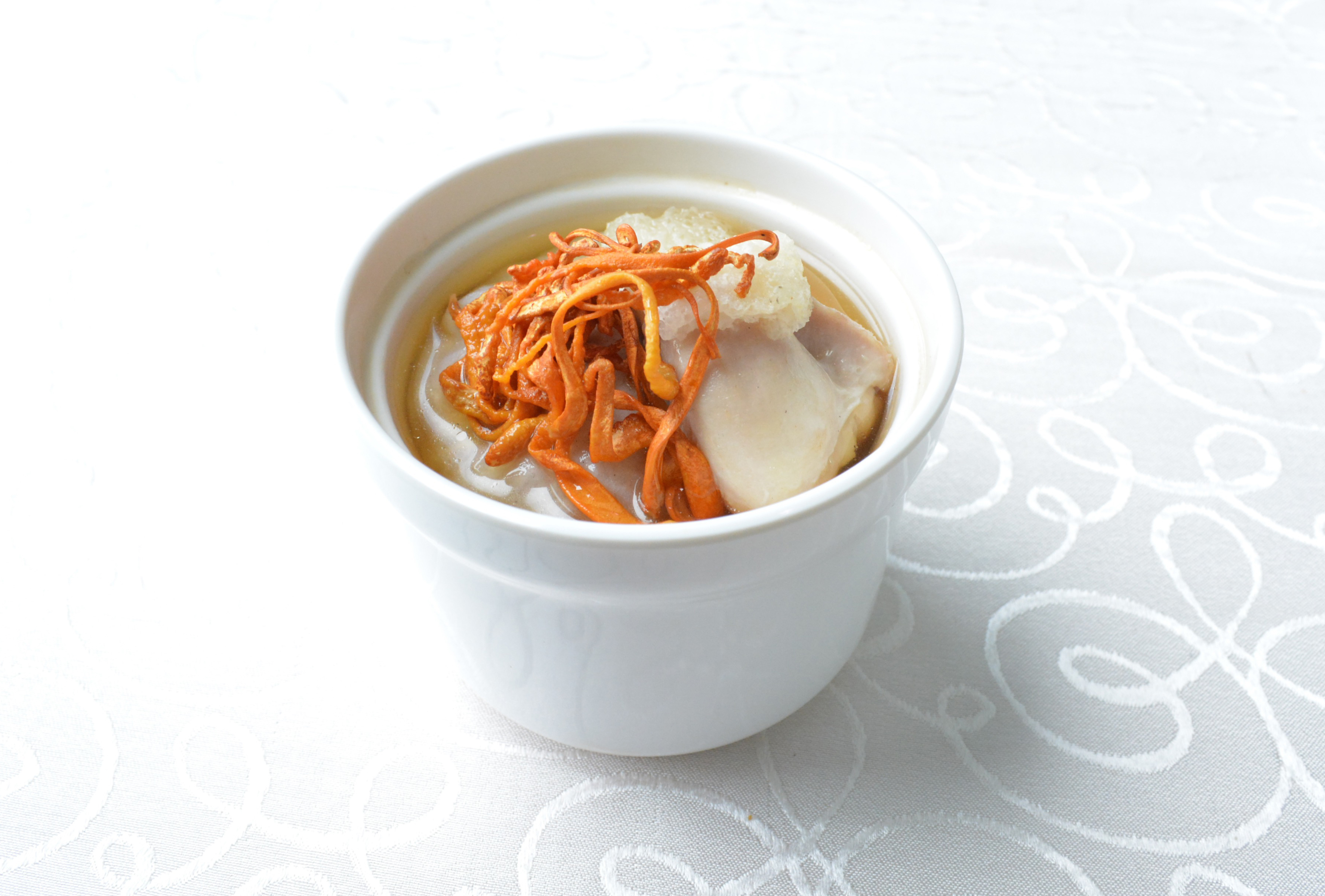 蟲草花淮山瘦肉湯有助滋肺補腎、護肝健脾。