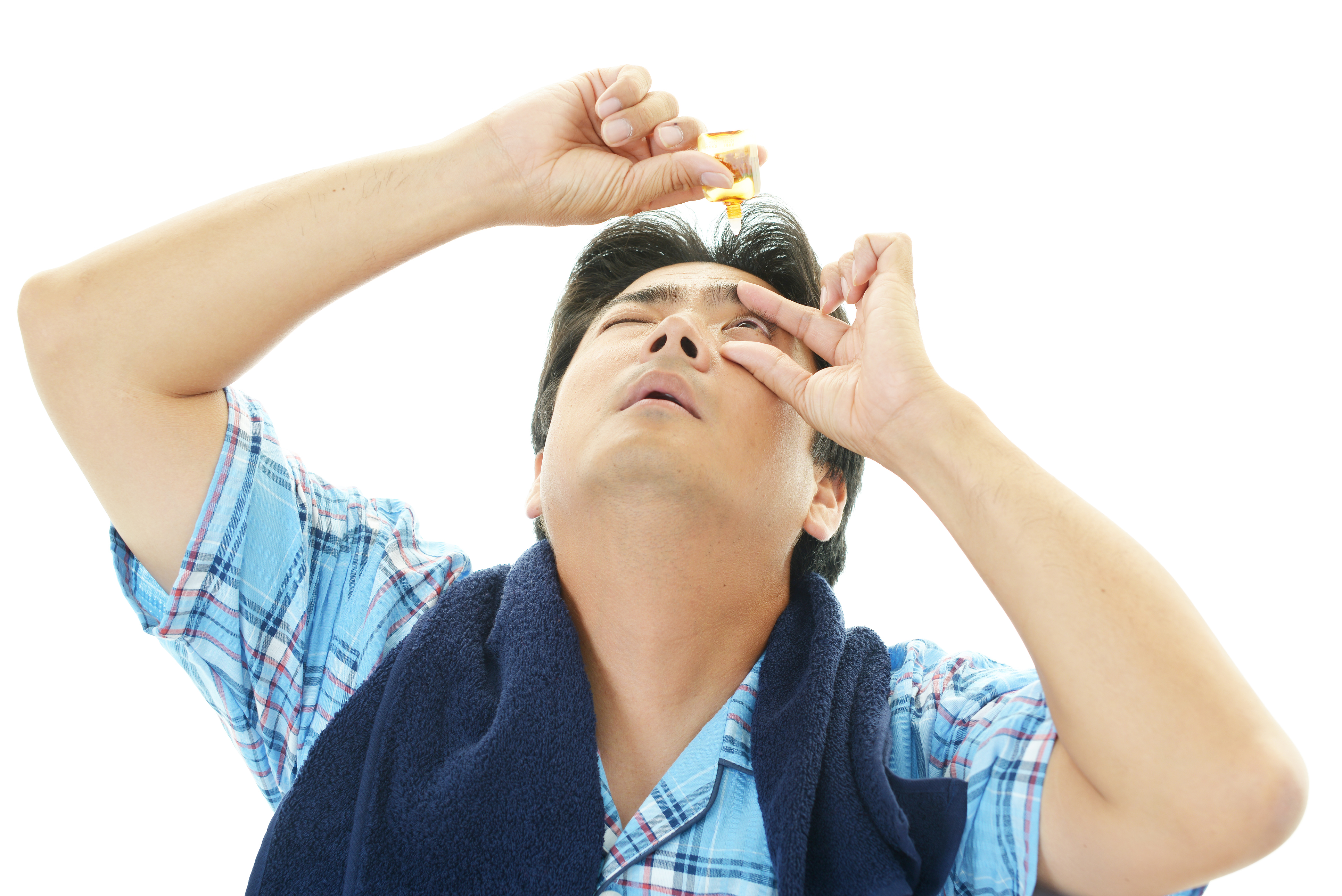 男子表示,即便靠眼藥水暫時舒緩,眼睛也無法像從前那般快速對焦了。