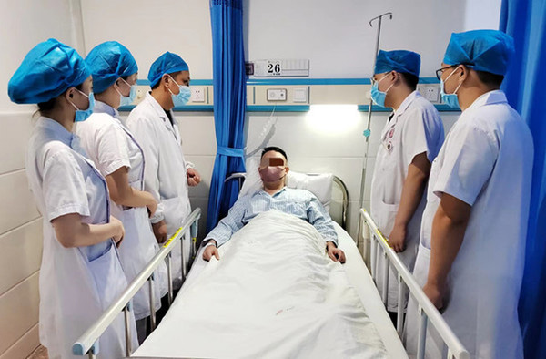 幸好,在醫療團隊搶救下,趙先生僅接受了一個多小時的手術,在大量輸血後撿回一命。